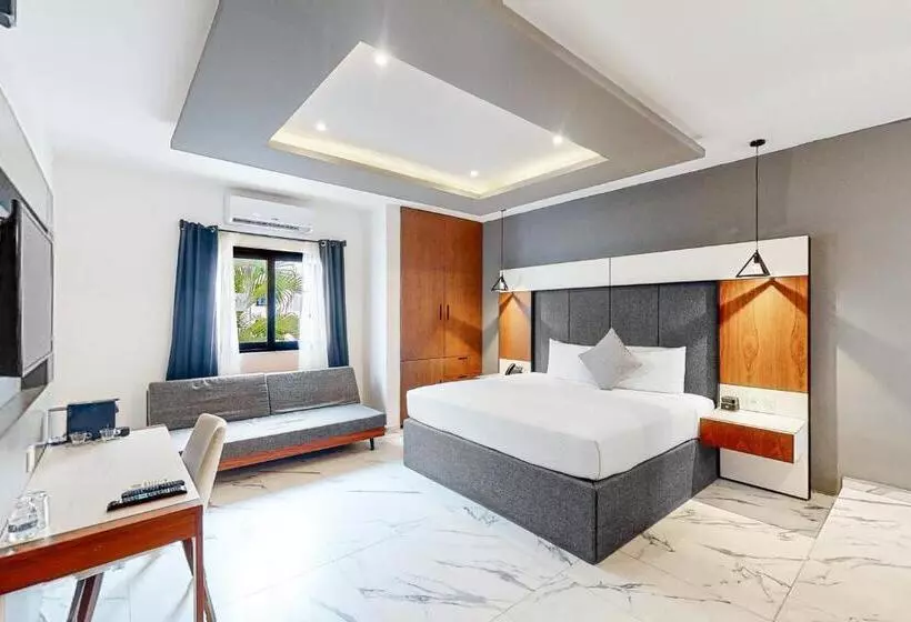 Seven Boutique Unit #36