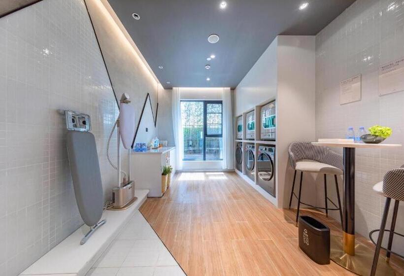 Atour Hotel Zhuhai High Tech Zone University Town Government Affairs Center