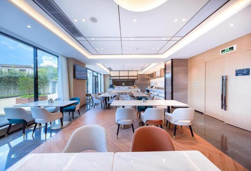 Atour Hotel Zhuhai High Tech Zone University Town Government Affairs Center
