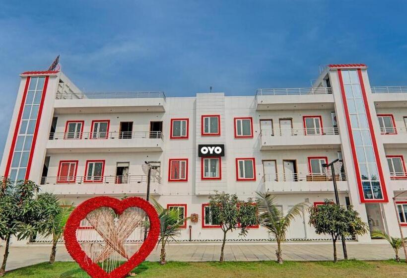 Hotel Collection O Maharaja Resort