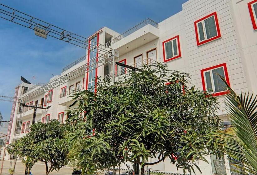 Hotel Collection O Maharaja Resort