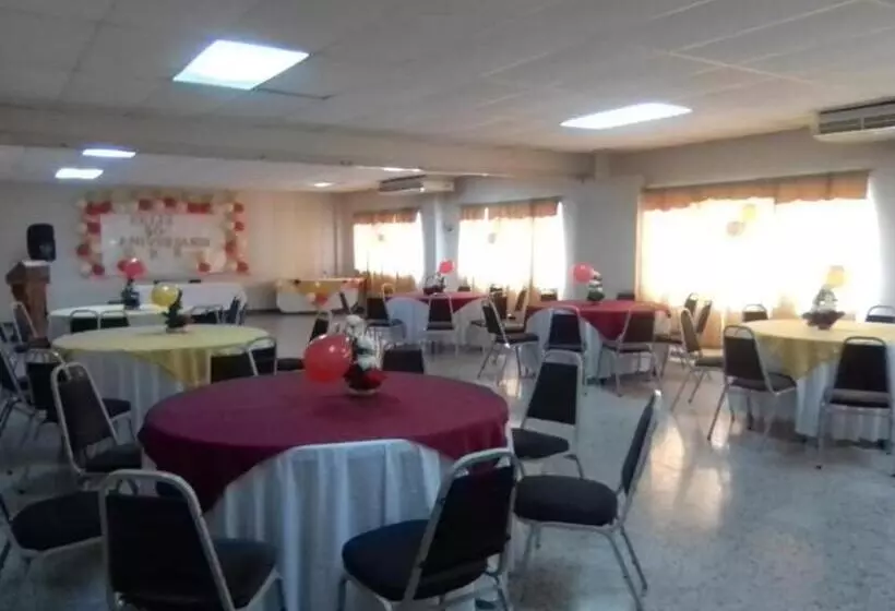 هتل Escuela Madrid