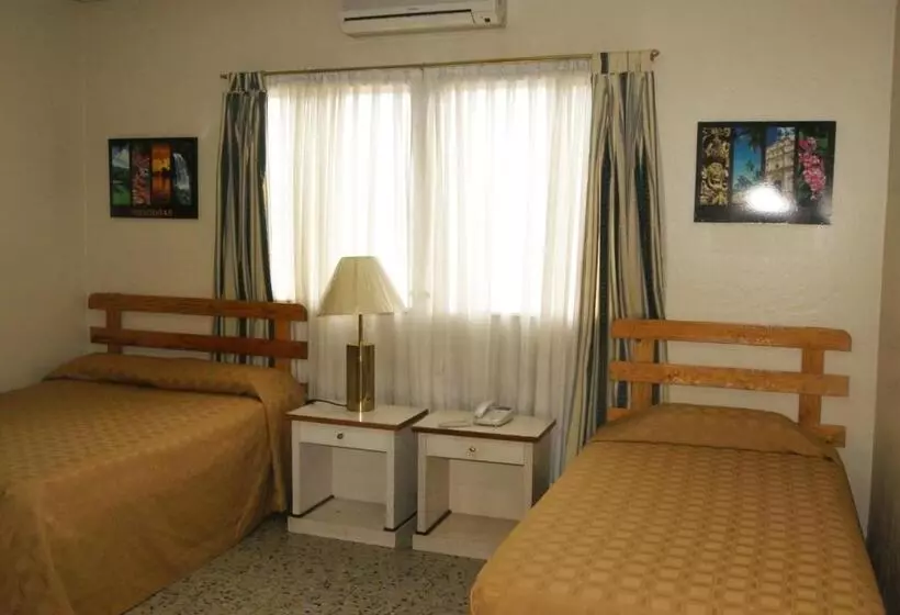هتل Escuela Madrid