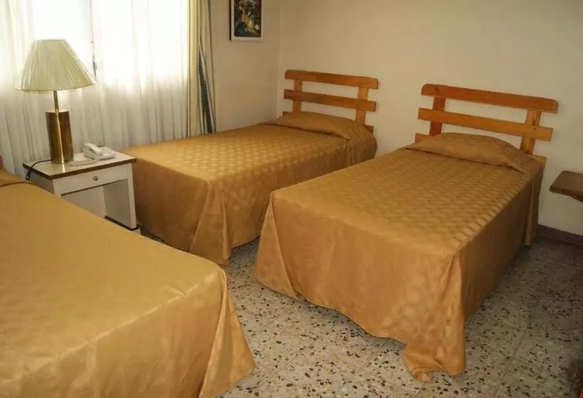 هتل Escuela Madrid