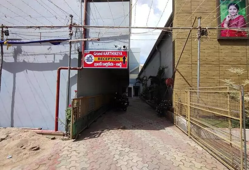 ホテル Grand Karthikeya
