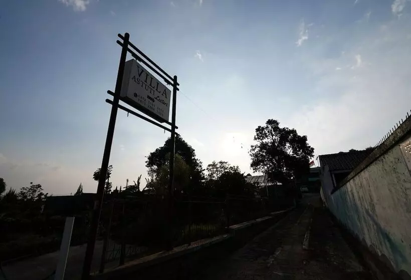 Hotelli Oyo 93248 Villa Syariah Astuti Lestari