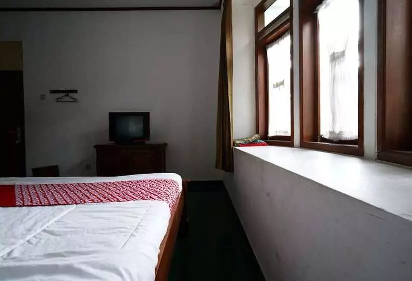 Hotelli Oyo 93248 Villa Syariah Astuti Lestari