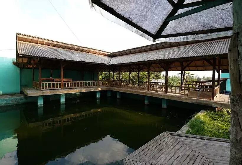 Hotelli Oyo 93248 Villa Syariah Astuti Lestari