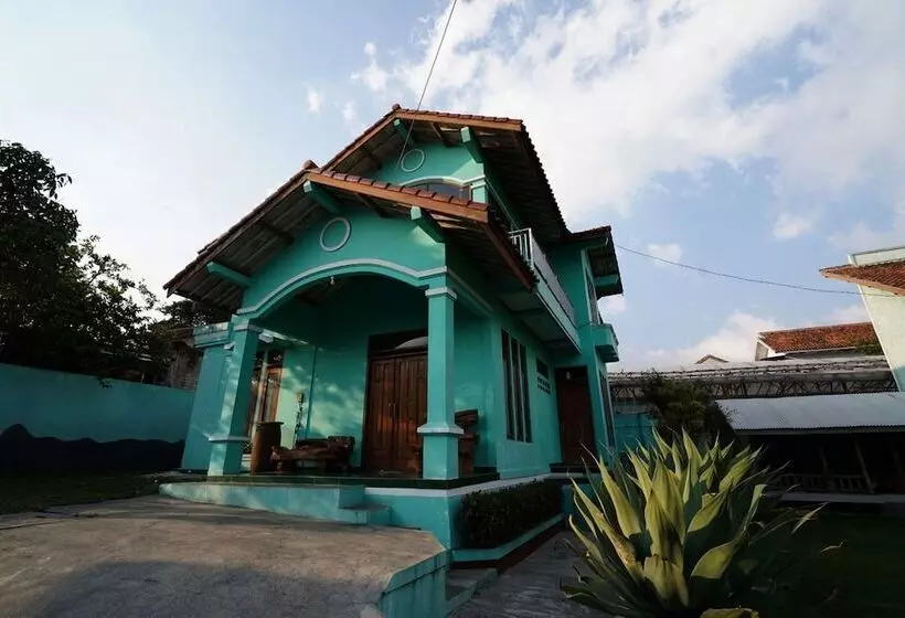 Hotelli Oyo 93248 Villa Syariah Astuti Lestari