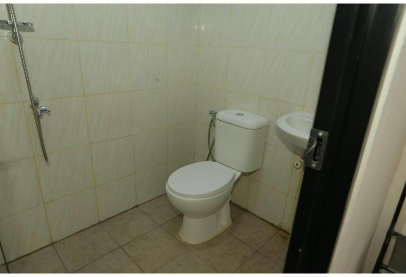 Capital O 93261 Fresh Hotel Near Stasiun Jakarta Kota Near Bca Kcu Gajah Mada