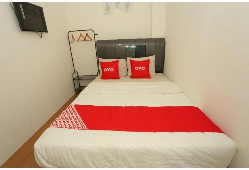 Capital O 93261 Fresh Hotel Near Stasiun Jakarta Kota Near Bca Kcu Gajah Mada