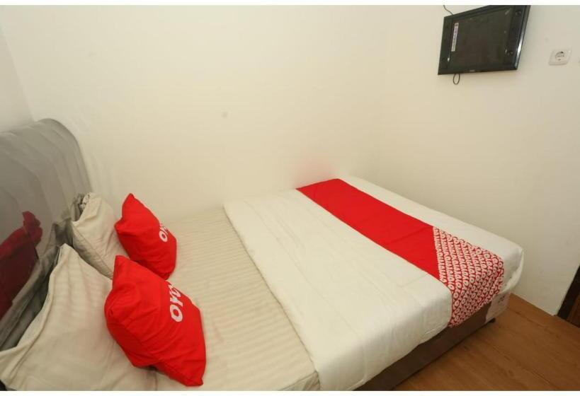 Capital O 93261 Fresh Hotel Near Stasiun Jakarta Kota Near Bca Kcu Gajah Mada