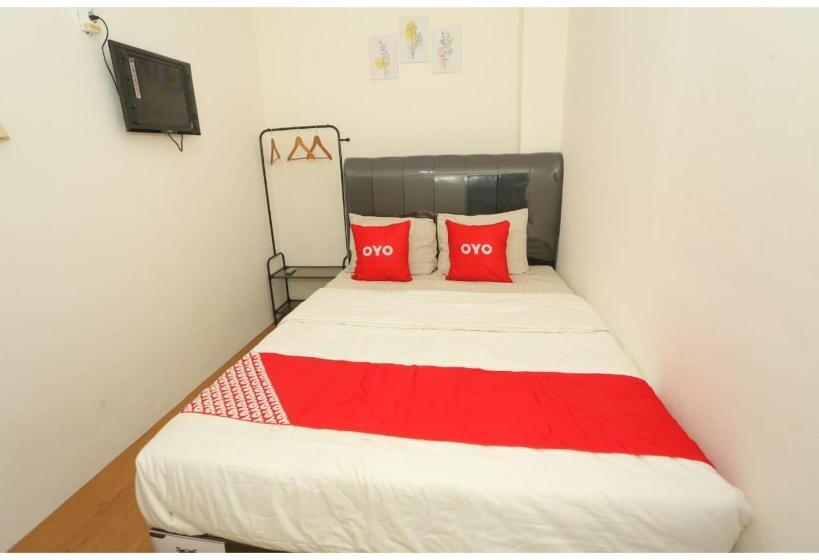 Capital O 93261 Fresh Hotel Near Stasiun Jakarta Kota Near Bca Kcu Gajah Mada