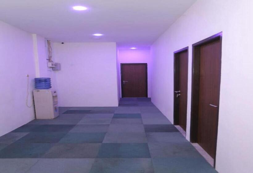 Capital O 93261 Fresh Hotel Near Stasiun Jakarta Kota Near Bca Kcu Gajah Mada