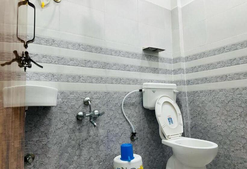 Hotell Oyo Happy Hours Inn