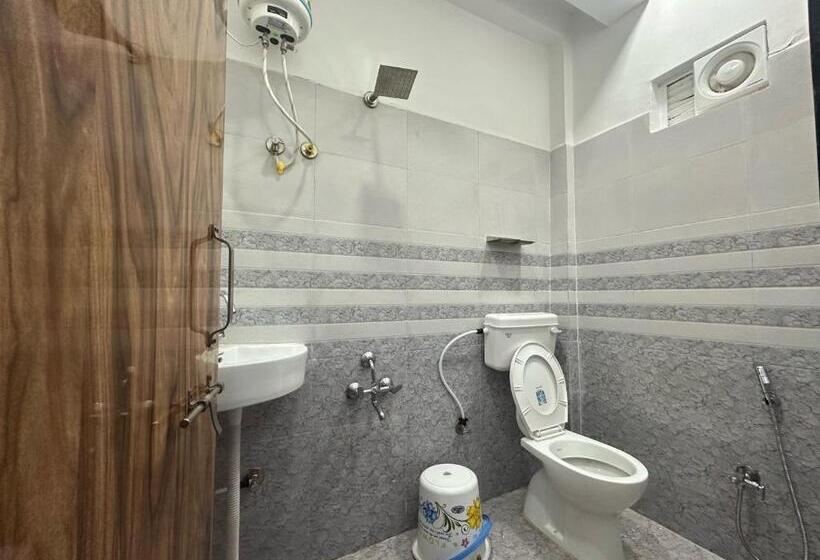 Hotell Oyo Happy Hours Inn