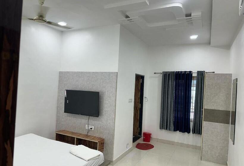 Hotell Oyo Happy Hours Inn