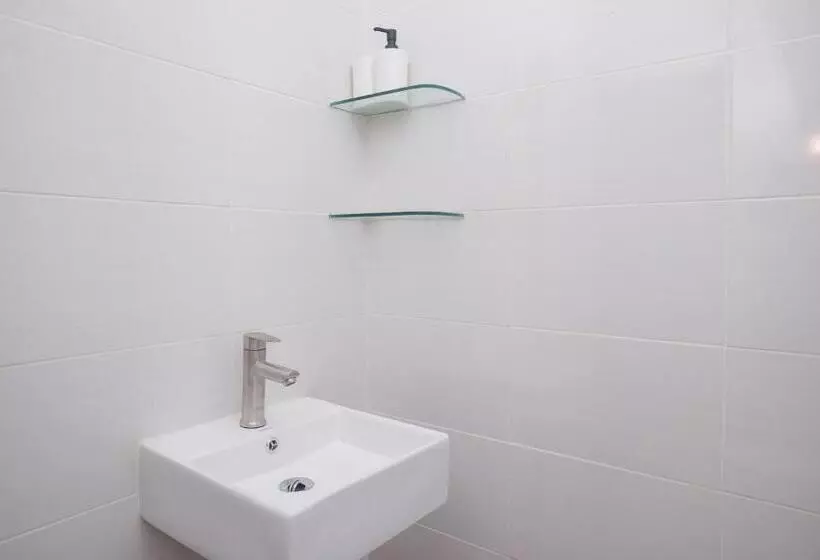 هتل Reddoorz Syariah @ Tlogosari Semarang