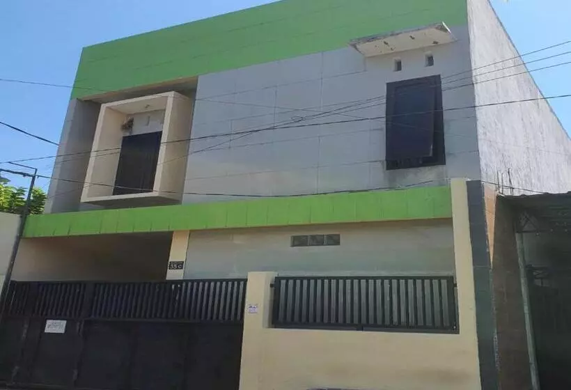 Hotelli Spot On 93290 Homestay Betro Syariah