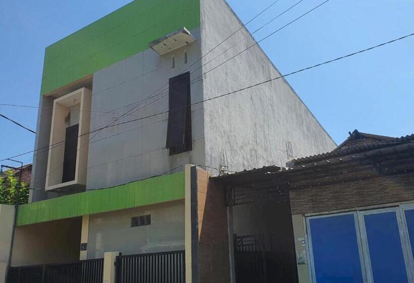 هتل Spot On 93290 Homestay Betro Syariah