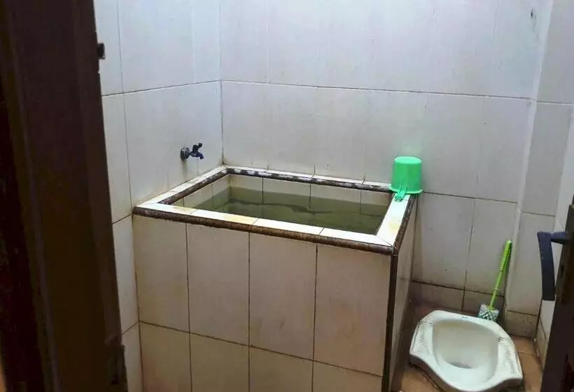 Hotelli Spot On 93290 Homestay Betro Syariah