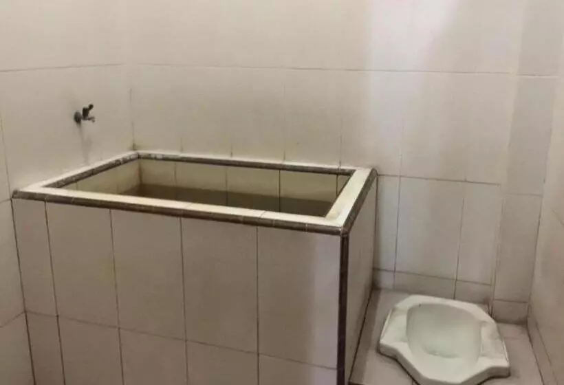 Hotelli Spot On 93290 Homestay Betro Syariah