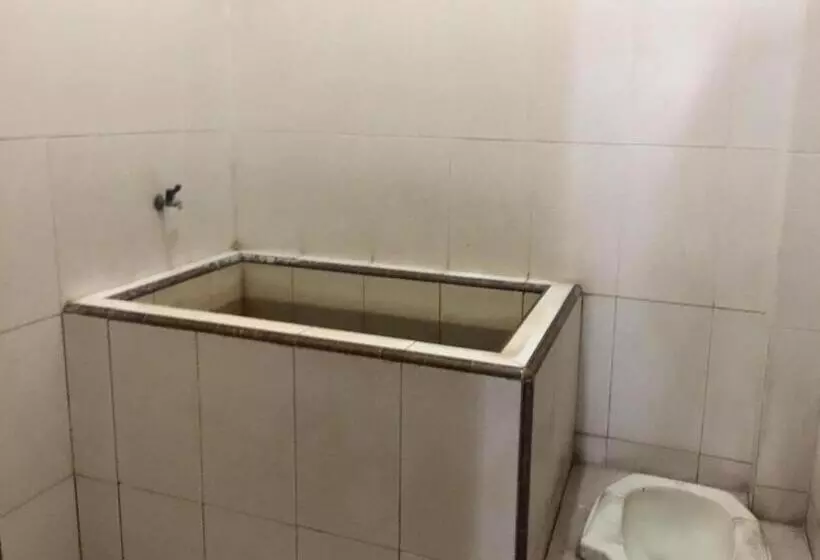 Hotelli Spot On 93290 Homestay Betro Syariah