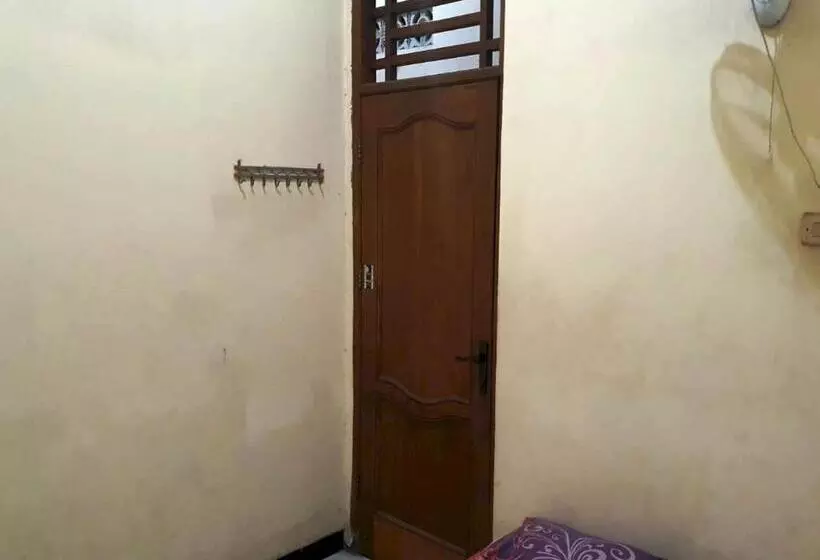 Hotelli Spot On 93290 Homestay Betro Syariah
