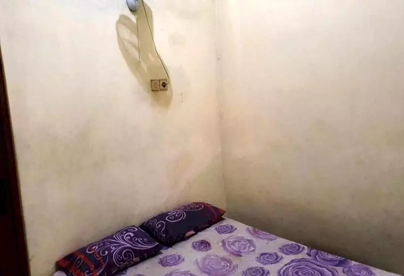 Hotelli Spot On 93290 Homestay Betro Syariah