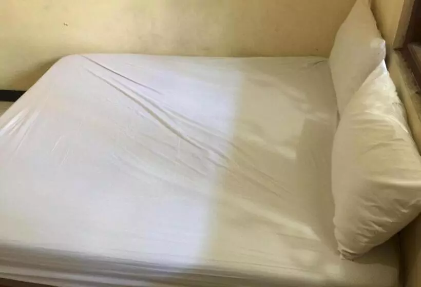 Hotelli Spot On 93290 Homestay Betro Syariah