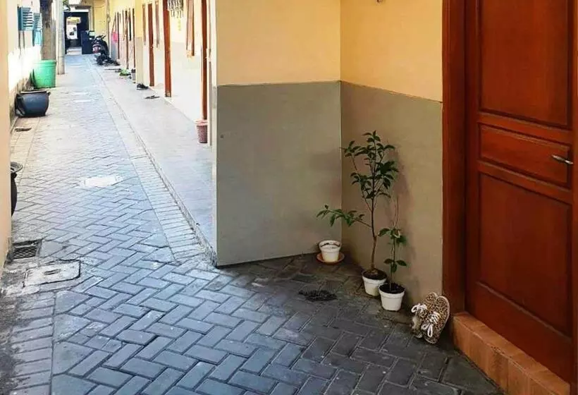 Hotelli Spot On 93290 Homestay Betro Syariah