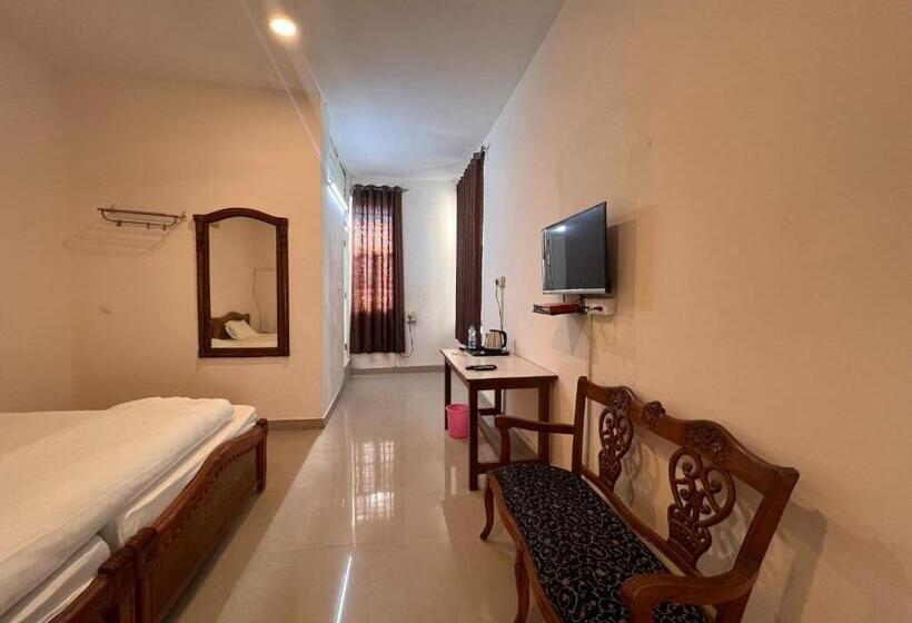 The Patel Stadium Hotel 1 Km From Bus Stand And 2 Km From Railway Station