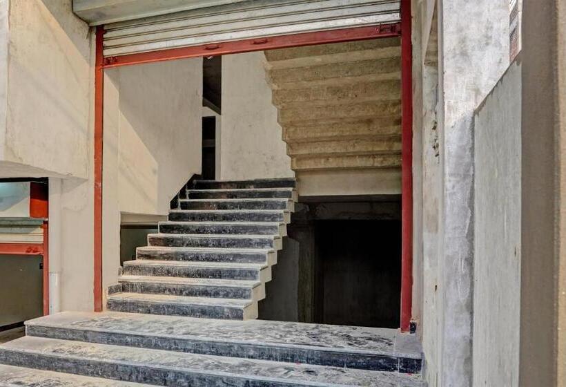 Oyo Flagship Hotel M.r Grand