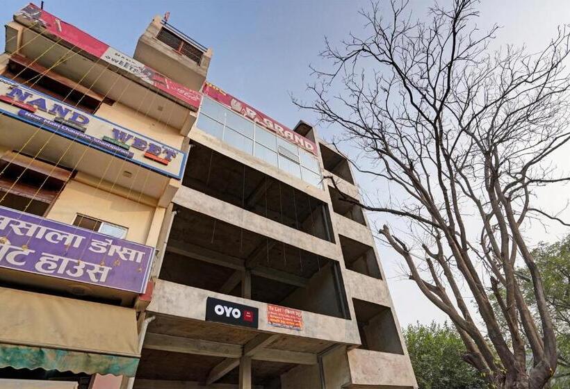 Oyo Flagship Hotel M.r Grand