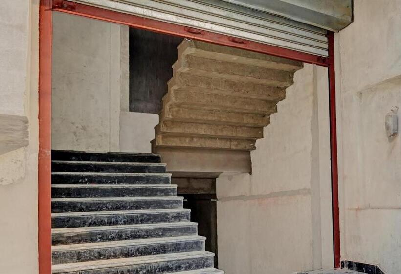 Oyo Flagship Hotel M.r Grand