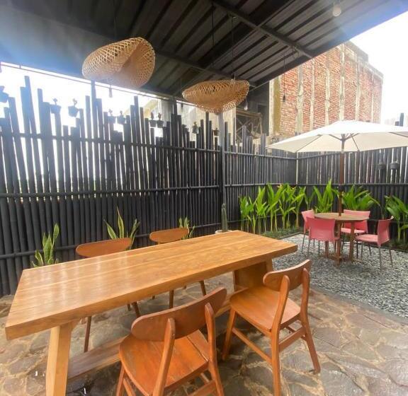 Majatalo Emerald Guest House New York Purwokerto