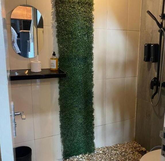 Majatalo Emerald Guest House New York Purwokerto