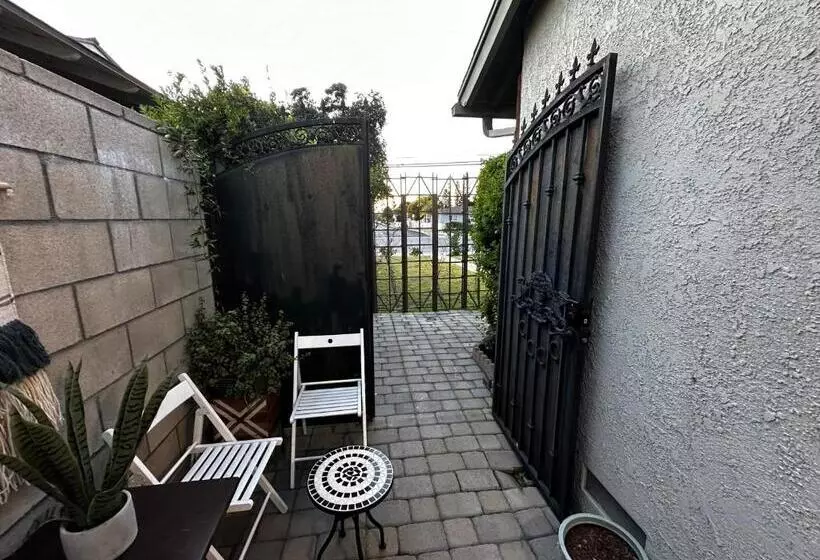 ペンション Guesthouse: Jacuzzi,patio & Entry