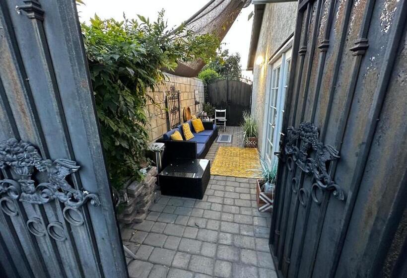 ペンション Guesthouse: Jacuzzi,patio & Entry