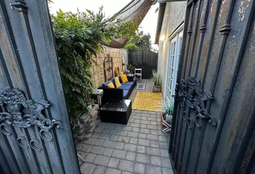 ペンション Guesthouse: Jacuzzi,patio & Entry