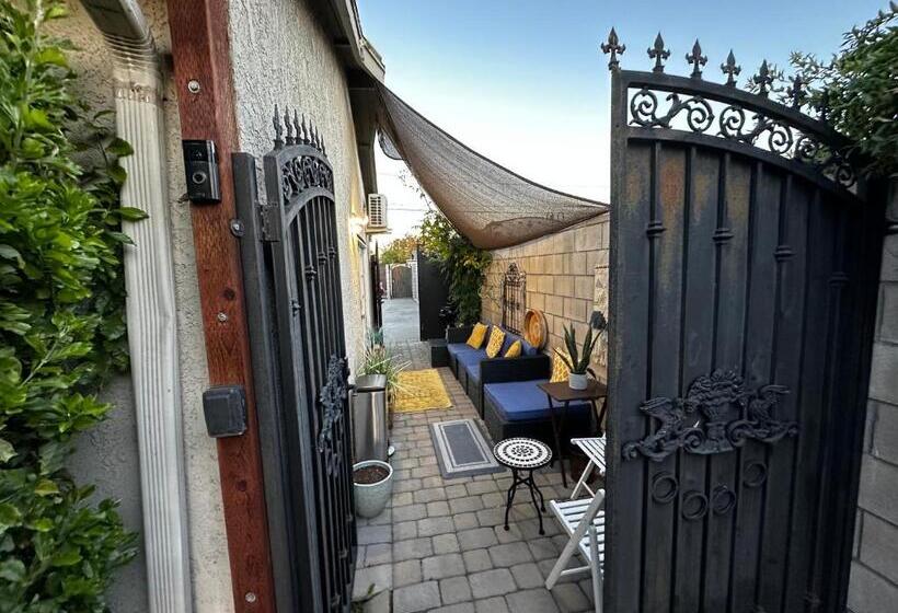 ペンション Guesthouse: Jacuzzi,patio & Entry