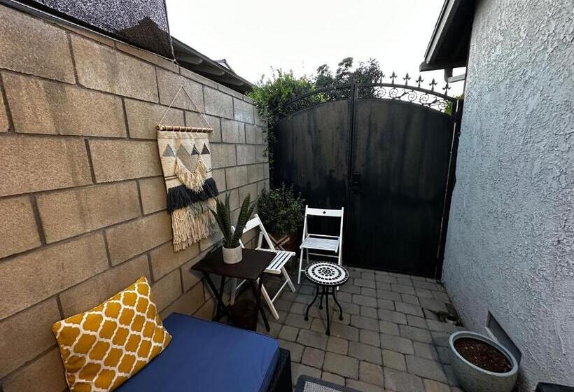 ペンション Guesthouse: Jacuzzi,patio & Entry