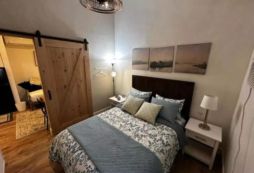 ペンション Guesthouse: Jacuzzi,patio & Entry