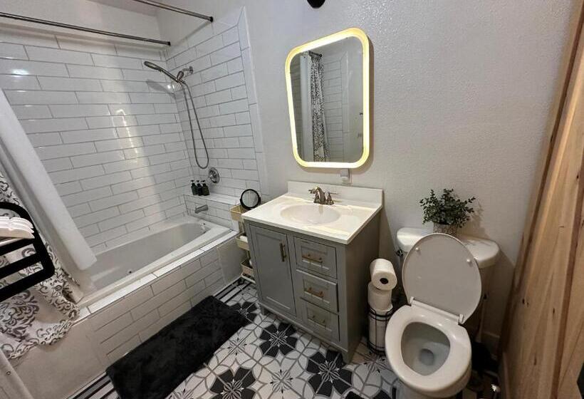 ペンション Guesthouse: Jacuzzi,patio & Entry