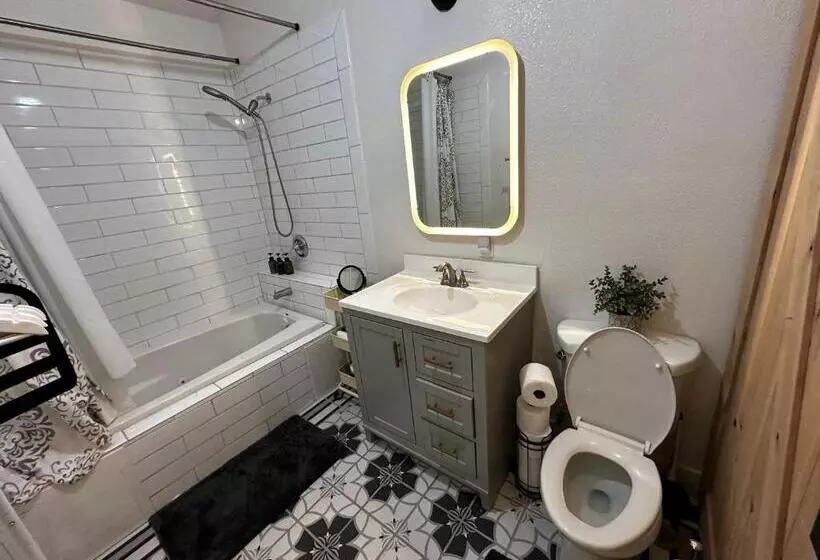 ペンション Guesthouse: Jacuzzi,patio & Entry