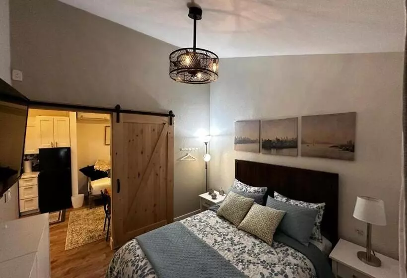 ペンション Guesthouse: Jacuzzi,patio & Entry