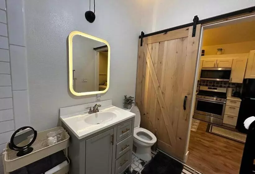 ペンション Guesthouse: Jacuzzi,patio & Entry