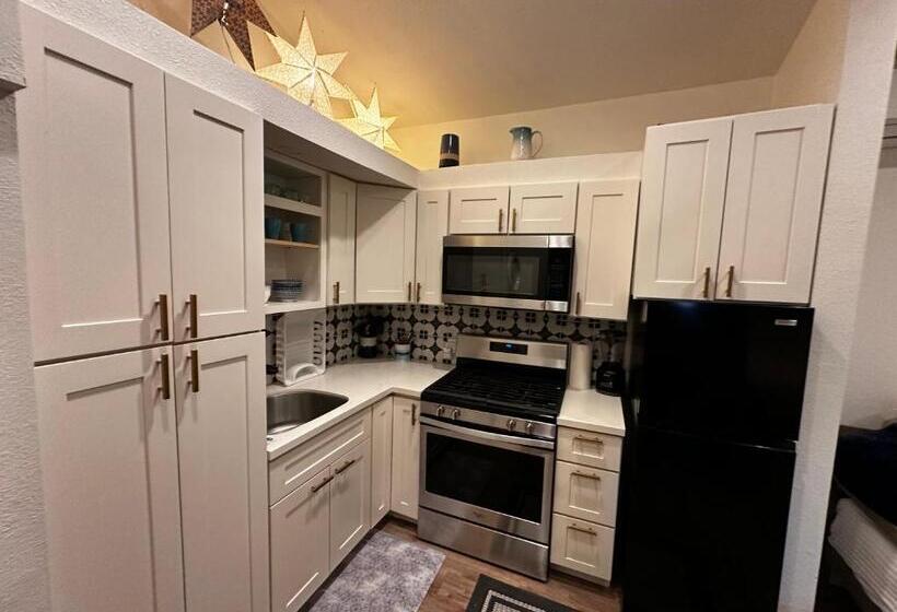 ペンション Guesthouse: Jacuzzi,patio & Entry