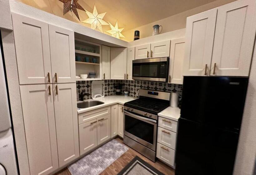 ペンション Guesthouse: Jacuzzi,patio & Entry