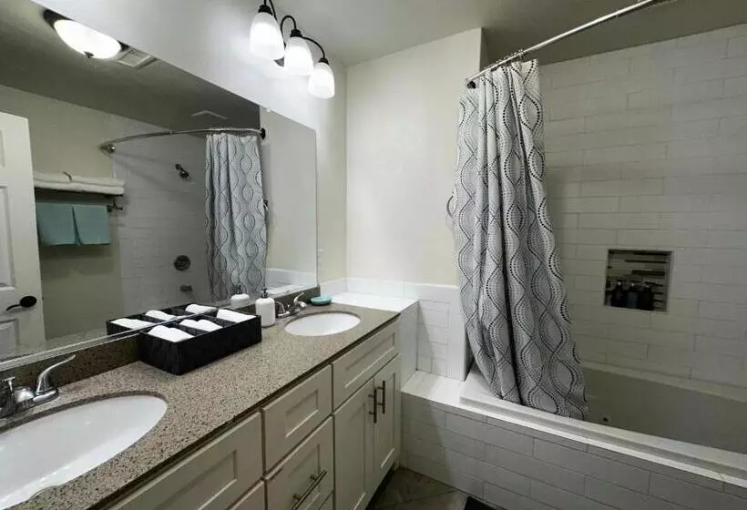ペンション Guesthouse: Jacuzzi,patio & Entry